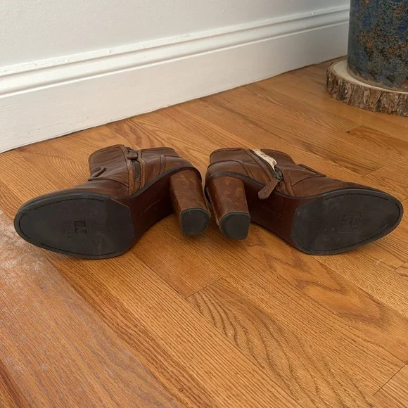 FRYE Sylvia Piping Boots/Bootie brown block heels size 8.5 - Picture 5 of 7